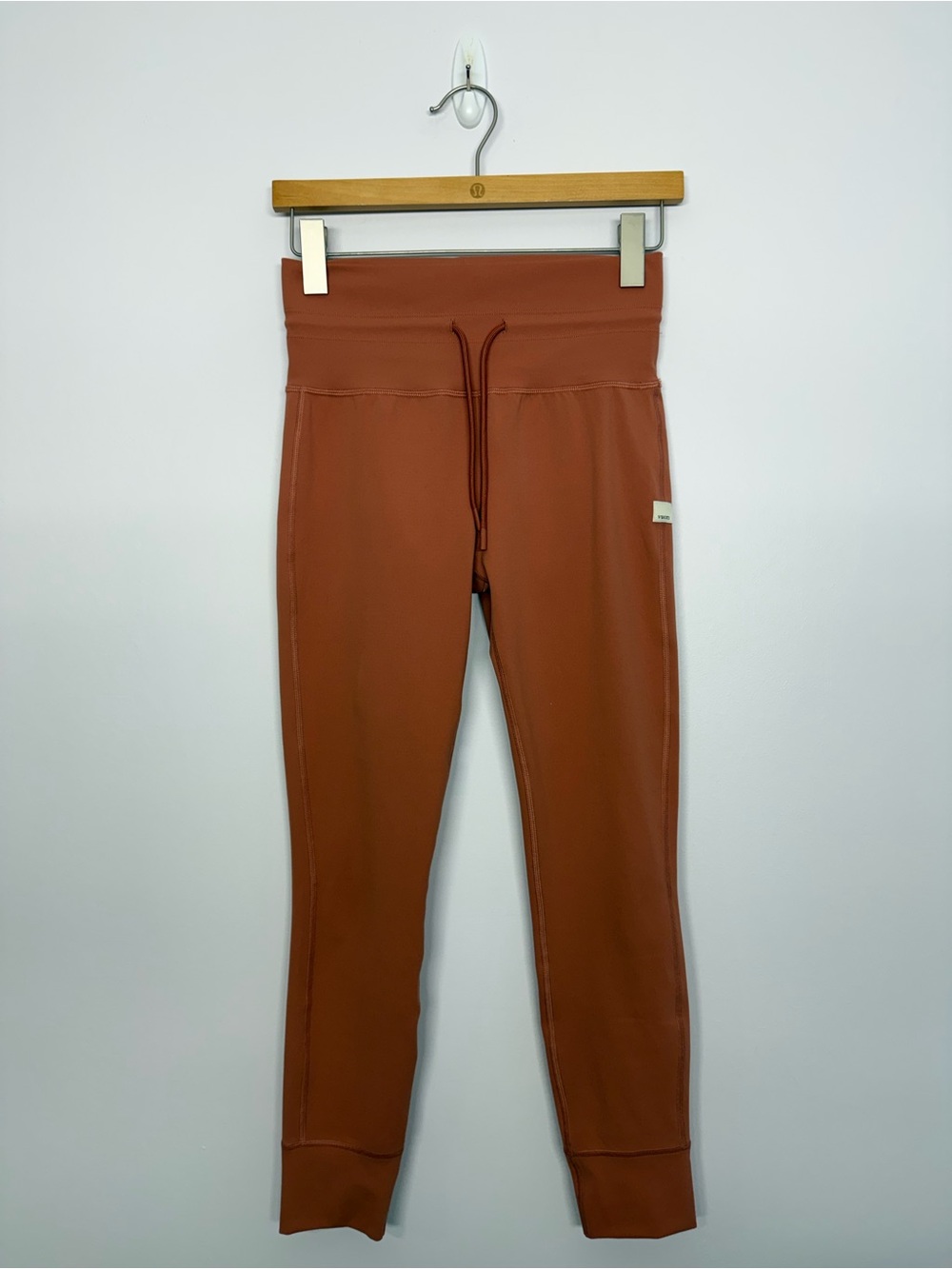 67: Vuori Daily Legging Earthy Orange Size Medium 25” inseam